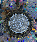 Amulett – Dodecagram als weisser 25 mm Coin – Dodecagram – 25 mm / zinnlegiert / Fassung bronzefarben – Produktansicht 1