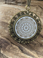 Amulett – Dodecagram als weisser 25 mm Coin – Dodecagram – 25 mm / zinnlegiert / Fassung bronzefarben – Produktansicht 1