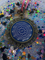 Amulett – bronzefarben, Dodecagram 12 – er Stern, Disc in blau 25 mm, zinnlegiert, kupferunterlegt – Produktansicht 1