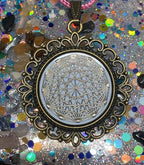 Amulett – Dodecagram als weisser 25 mm Coin – Dodecagram – 25 mm / zinnlegiert / Fassung bronzefarben – Produktansicht 1