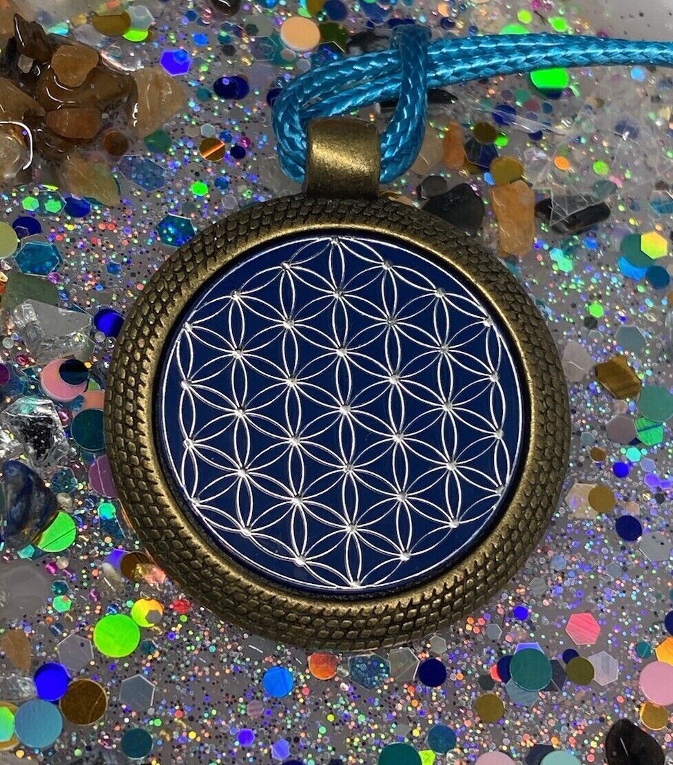 Amulett – bronzefarben, Blume des Lebens Lebensblume, Disc in blau 25 mm, zinnlegiert, kupferunterlegt – Produktansicht 1