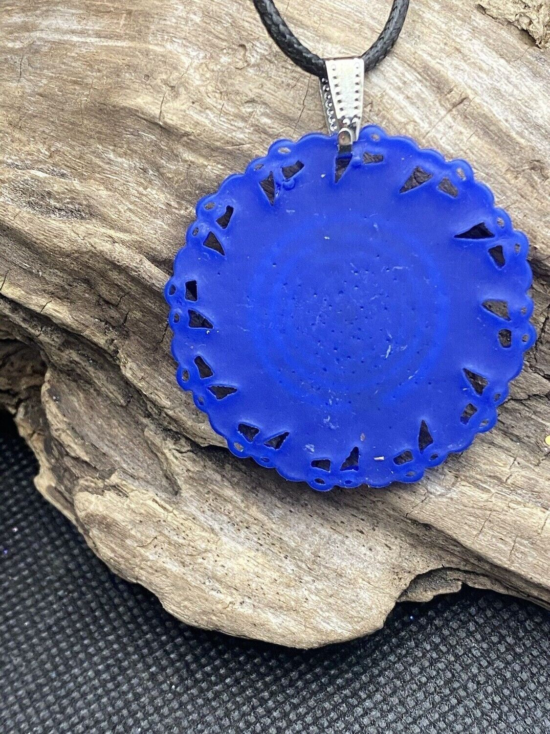 Amulett – Resin Harz Art, Dodecagram 12 – er Stern, Disc in blau 25 mm, zinnlegiert, kupferunterlegt – Produktansicht 1