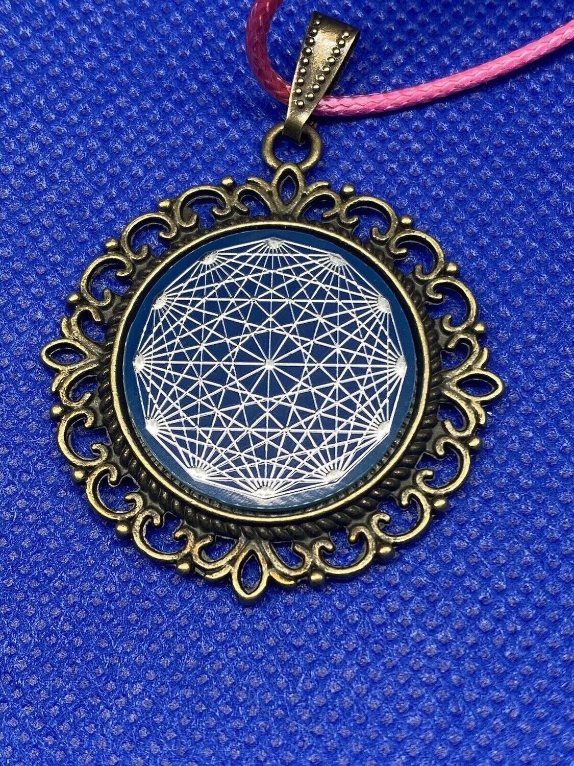 Amulett – bronzefarben, Dodecagram 12 – er Stern, Disc in blau 25 mm, zinnlegiert, kupferunterlegt – Produktansicht 1