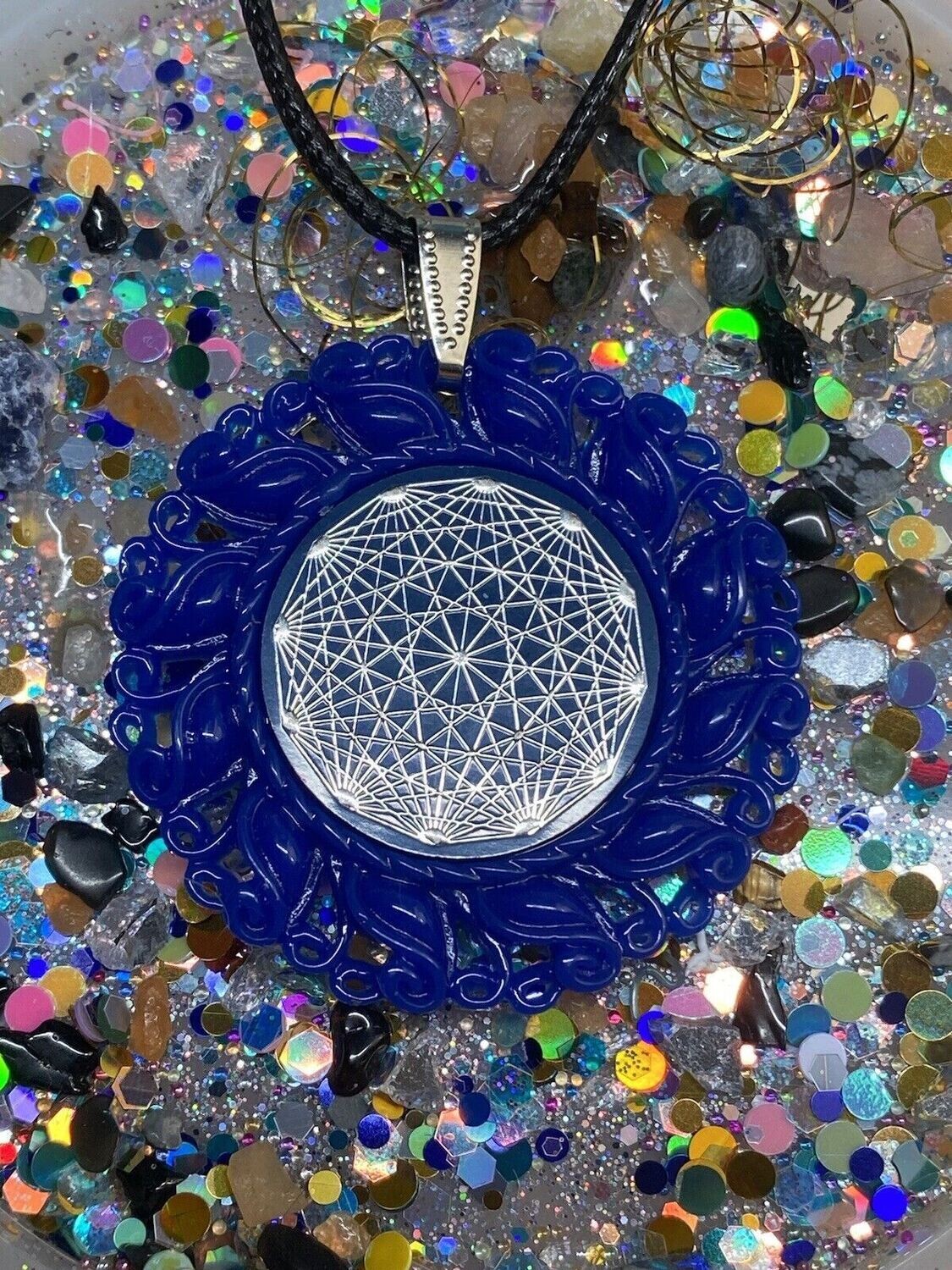 Amulett – Resin Harz Art, Dodecagram 12 – er Stern, Disc in blau 25 mm, zinnlegiert, kupferunterlegt – Produktansicht 1