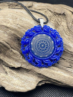 Amulett – Resin Harz Art, Dodecagram 12 – er Stern, Disc in blau 25 mm, zinnlegiert, kupferunterlegt – Produktansicht 1