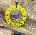 Amulett – Resin Harz Art – Dodecagram – 25 mm / goldlegiert / sonnengelb – Produktansicht 1