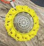 Amulett – Resin Harz Art – Dodecagram – 25 mm / goldlegiert / sonnengelb – Produktansicht 1