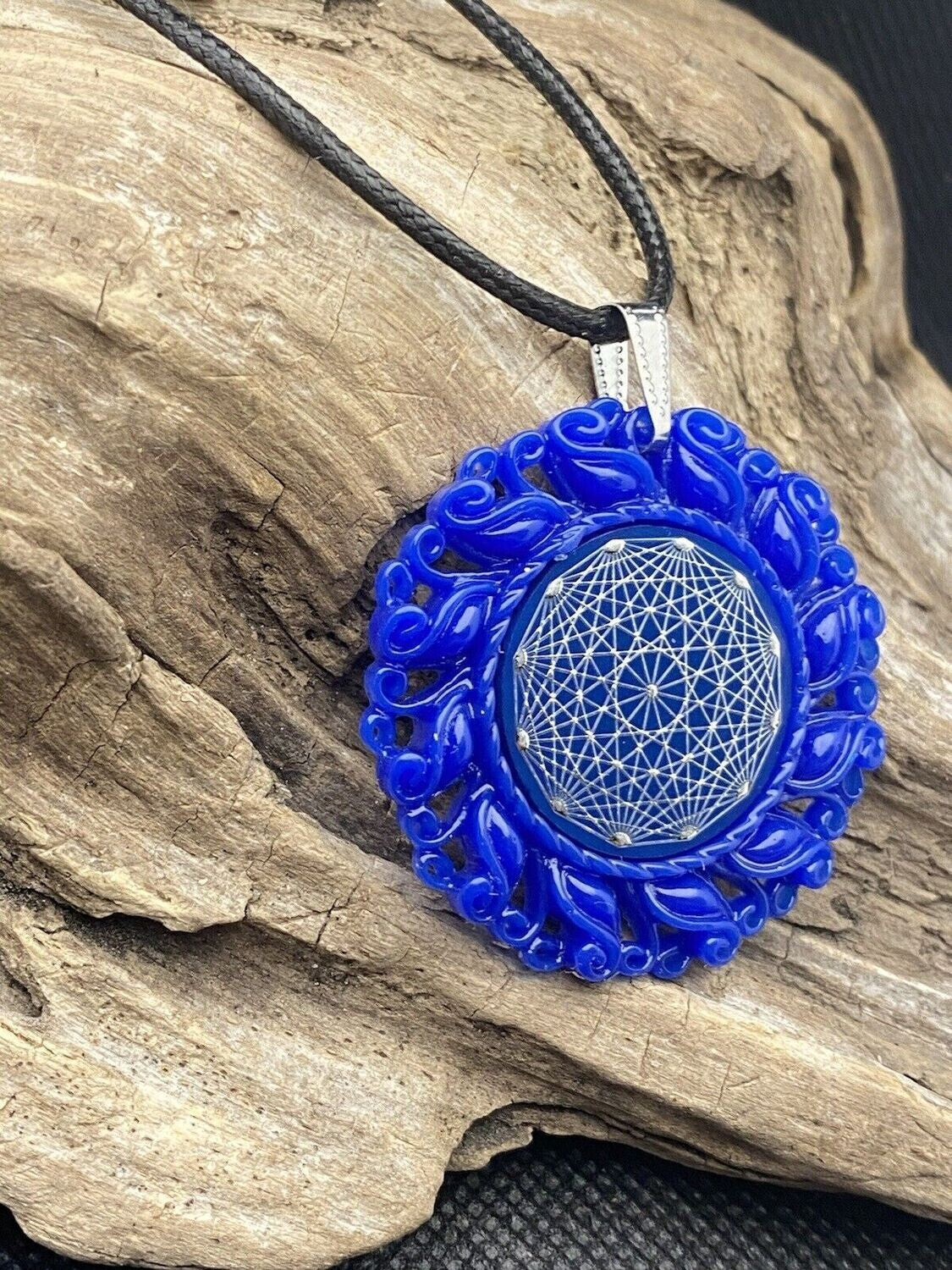 Amulett – Resin Harz Art, Dodecagram 12 – er Stern, Disc in blau 25 mm, zinnlegiert, kupferunterlegt – Produktansicht 1