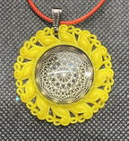 Amulett – Resin Harz Art – Dodecagram – 25 mm / goldlegiert / sonnengelb – Produktansicht 1