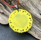 Amulett – Resin Harz Art – Dodecagram – 25 mm / goldlegiert / sonnengelb – Produktansicht 1