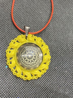 Amulett – Resin Harz Art – Dodecagram – 25 mm / goldlegiert / sonnengelb – Produktansicht 1