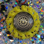 Amulett – Resin Harz Art – Dodecagram – 25 mm / goldlegiert / sonnengelb – Produktansicht 1