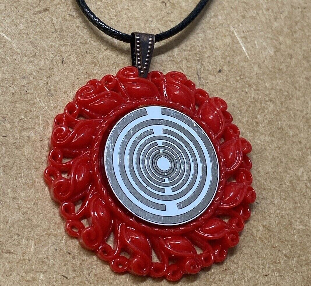 Amulett – Resin Harz Art – Lakhovsky MWO – 25 mm / zinnlegiert / weiß – Produktansicht 1