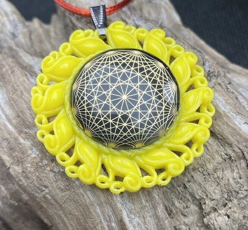 Amulett – Resin Harz Art – Dodecagram – 25 mm / goldlegiert / sonnengelb – Produktansicht 1