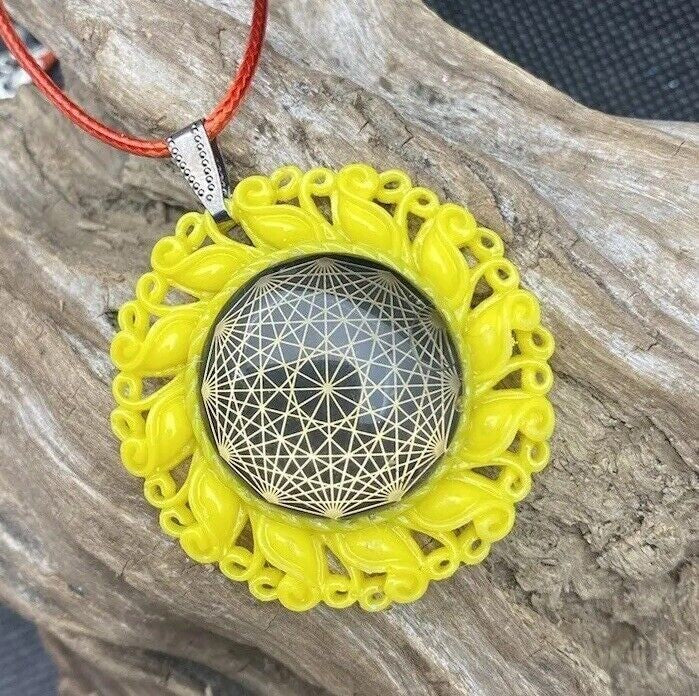 Amulett – Resin Harz Art – Dodecagram – 25 mm / goldlegiert / sonnengelb – Produktansicht 1