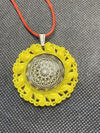 Amulett – Resin Harz Art – Dodecagram – 25 mm / goldlegiert / sonnengelb – Produktansicht 1