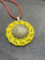 Amulett – Resin Harz Art – Dodecagram – 25 mm / goldlegiert / sonnengelb – Produktansicht 1