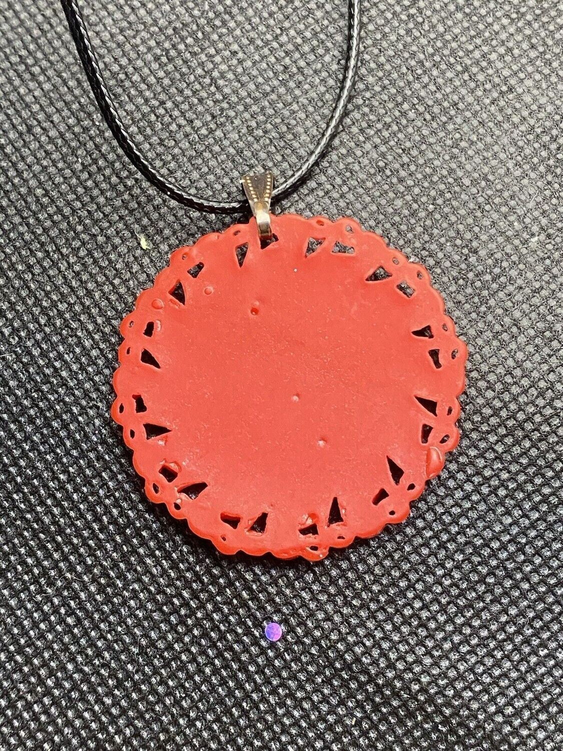 Amulett – Resin Harz Art – Lakhovsky MWO – 25 mm / zinnlegiert / weiß – Produktansicht 1