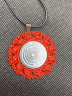 Amulett – Resin Harz Art – Lakhovsky MWO – 25 mm / zinnlegiert / weiß – Produktansicht 1