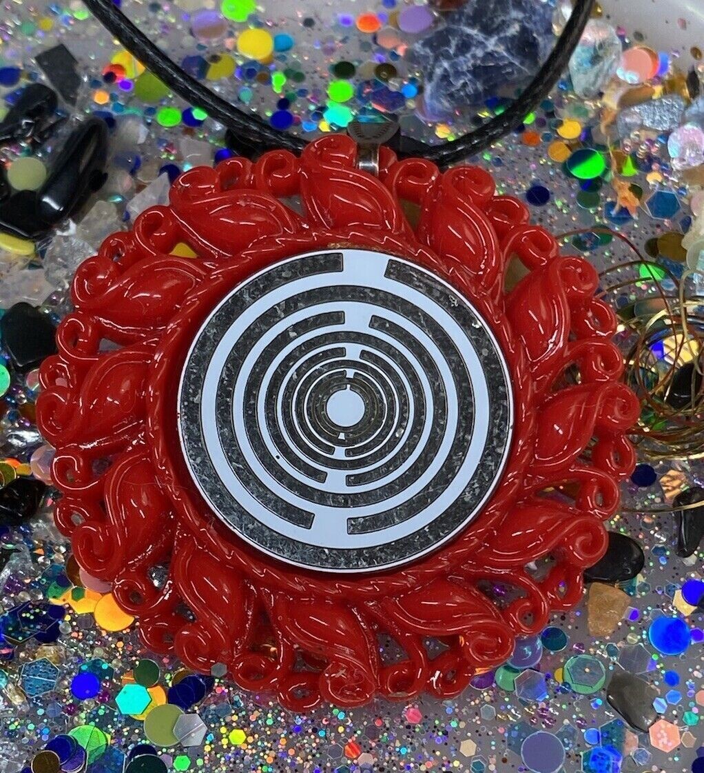 Amulett – Resin Harz Art – Lakhovsky MWO – 25 mm / zinnlegiert / weiß – Produktansicht 1