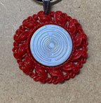 Amulett – Resin Harz Art – Lakhovsky MWO – 25 mm / zinnlegiert / weiß – Produktansicht 1