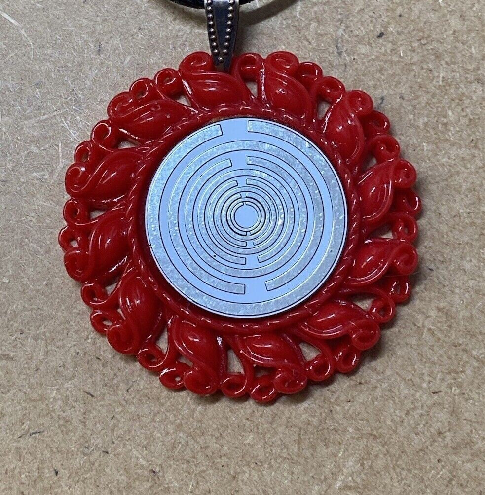 Amulett – Resin Harz Art – Lakhovsky MWO – 25 mm / zinnlegiert / weiß – Produktansicht 1