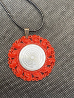 Amulett – Resin Harz Art – Lakhovsky MWO – 25 mm / zinnlegiert / weiß – Produktansicht 1