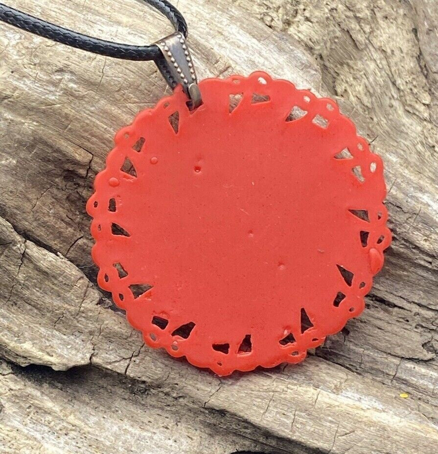Amulett – Resin Harz Art – Lakhovsky MWO – 25 mm / zinnlegiert / weiß – Produktansicht 1