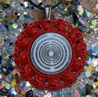 Amulett – Resin Harz Art – Lakhovsky MWO – 25 mm / zinnlegiert / weiß – Produktansicht 1