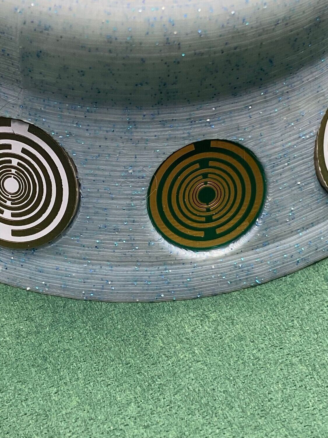 69 mm VibraNex Brunnen – Limited Glitzer Edition, Oberflächenplatte zinnlegiert, Füllung Rosenquarz – Produktansicht 1