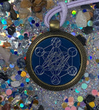 Amulett – bronzefarben, Metatron, Disc in blau 25 mm, zinnlegiert, kupferunterlegt – Produktansicht 1
