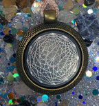 Amulett – bronzefarben, Dodecagram 12 – er Stern, Disc in schwarz 25 mm, zinnlegiert, kupferunterlegt – Produktansicht 1