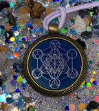Amulett – bronzefarben, Metatron, Disc in blau 25 mm, zinnlegiert, kupferunterlegt – Produktansicht 1