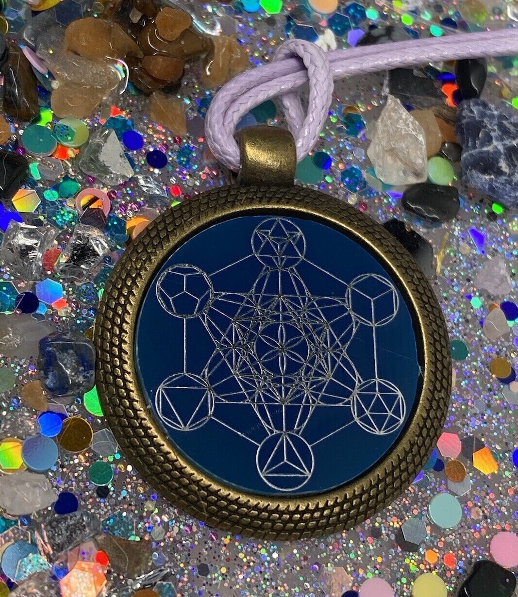 Amulett – bronzefarben, Metatron, Disc in blau 25 mm, zinnlegiert, kupferunterlegt – Produktansicht 1