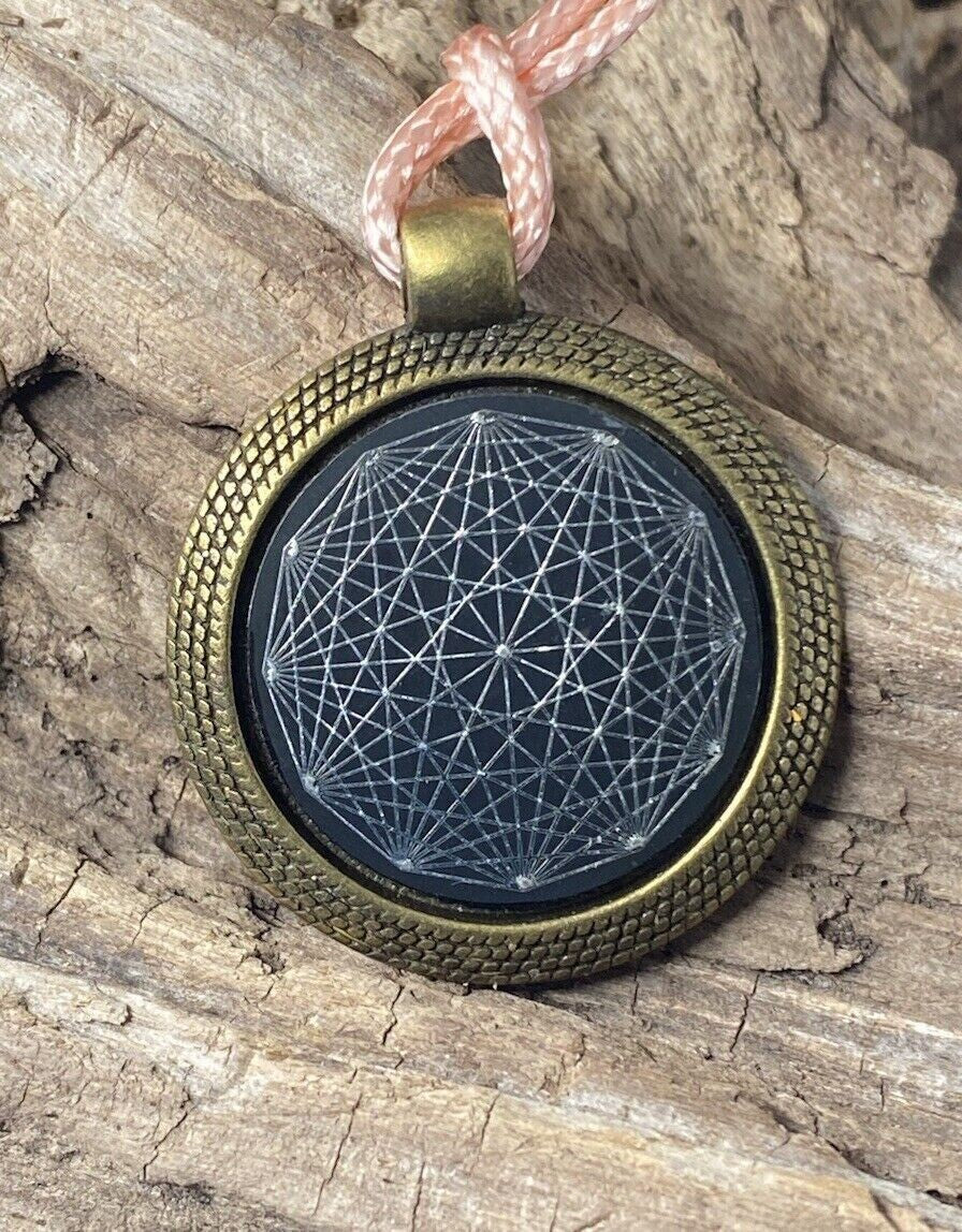 Amulett – bronzefarben, Dodecagram 12 – er Stern, Disc in schwarz 25 mm, zinnlegiert, kupferunterlegt – Produktansicht 1