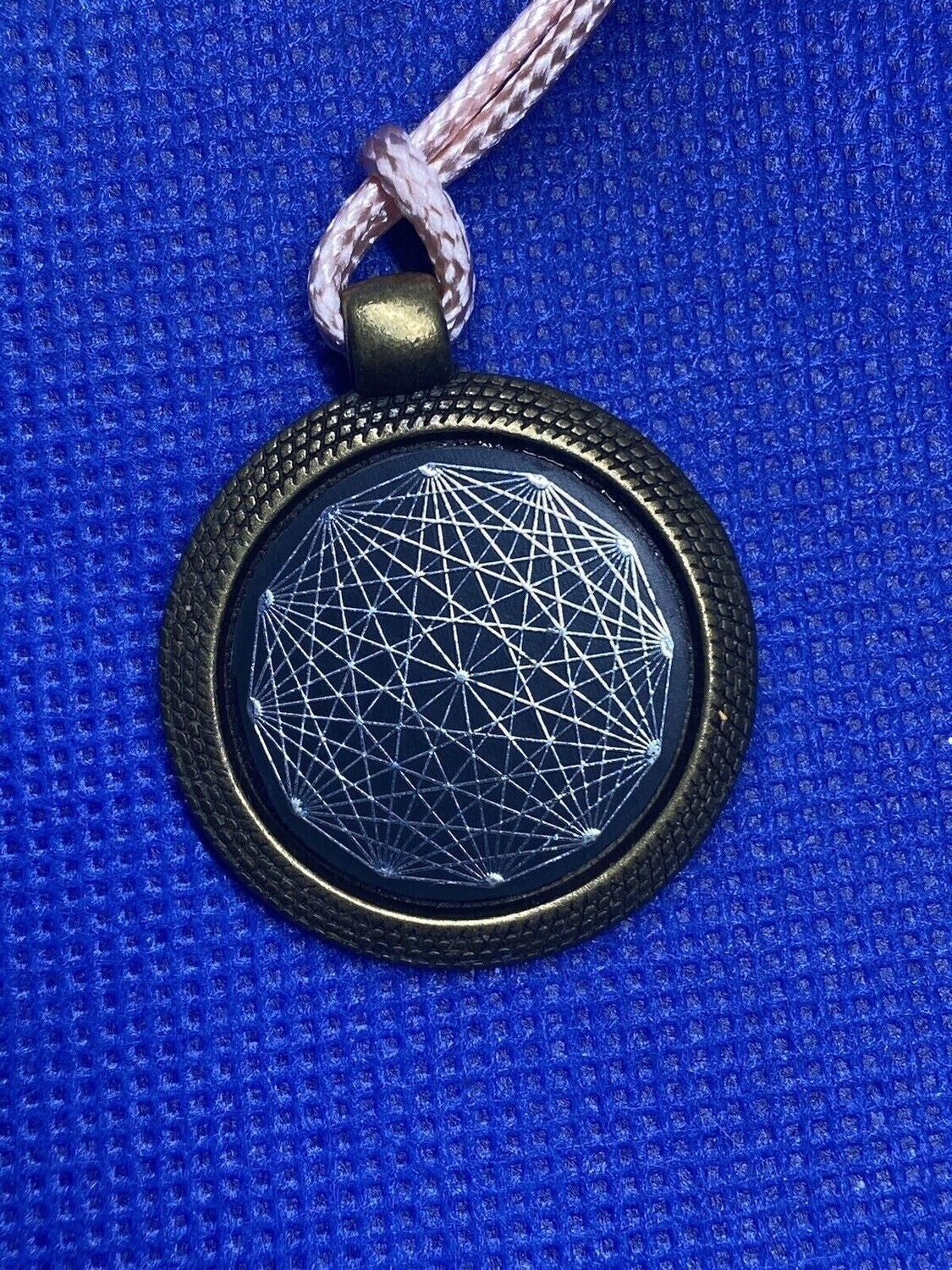 Amulett – bronzefarben, Dodecagram 12 – er Stern, Disc in schwarz 25 mm, zinnlegiert, kupferunterlegt – Produktansicht 1