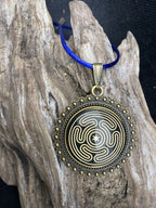 Amulett – bronzefarben, Hekathe Wheel, Disc (hinter Glas) in schwarz 25 mm, goldlegiert, kupferunterlegt – Produktansicht 1