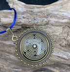 Amulett – bronzefarben, Hekathe Wheel, Disc (hinter Glas) in schwarz 25 mm, goldlegiert, kupferunterlegt – Produktansicht 1
