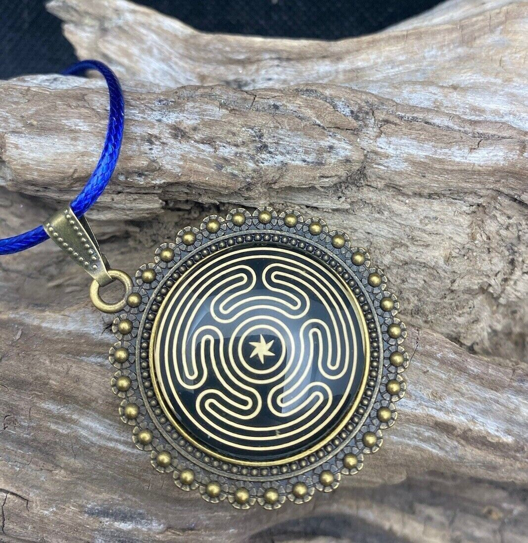 Amulett – bronzefarben, Hekathe Wheel, Disc (hinter Glas) in schwarz 25 mm, goldlegiert, kupferunterlegt – Produktansicht 1