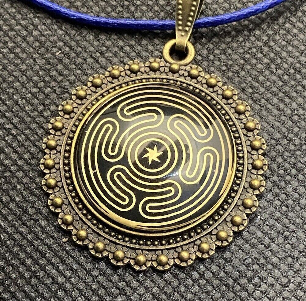 Amulett – bronzefarben, Hekathe Wheel, Disc (hinter Glas) in schwarz 25 mm, goldlegiert, kupferunterlegt – Produktansicht 1