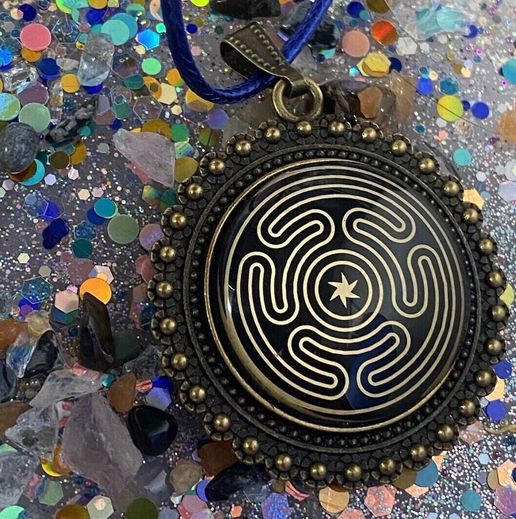 Amulett – bronzefarben, Hekathe Wheel, Disc (hinter Glas) in schwarz 25 mm, goldlegiert, kupferunterlegt – Produktansicht 1