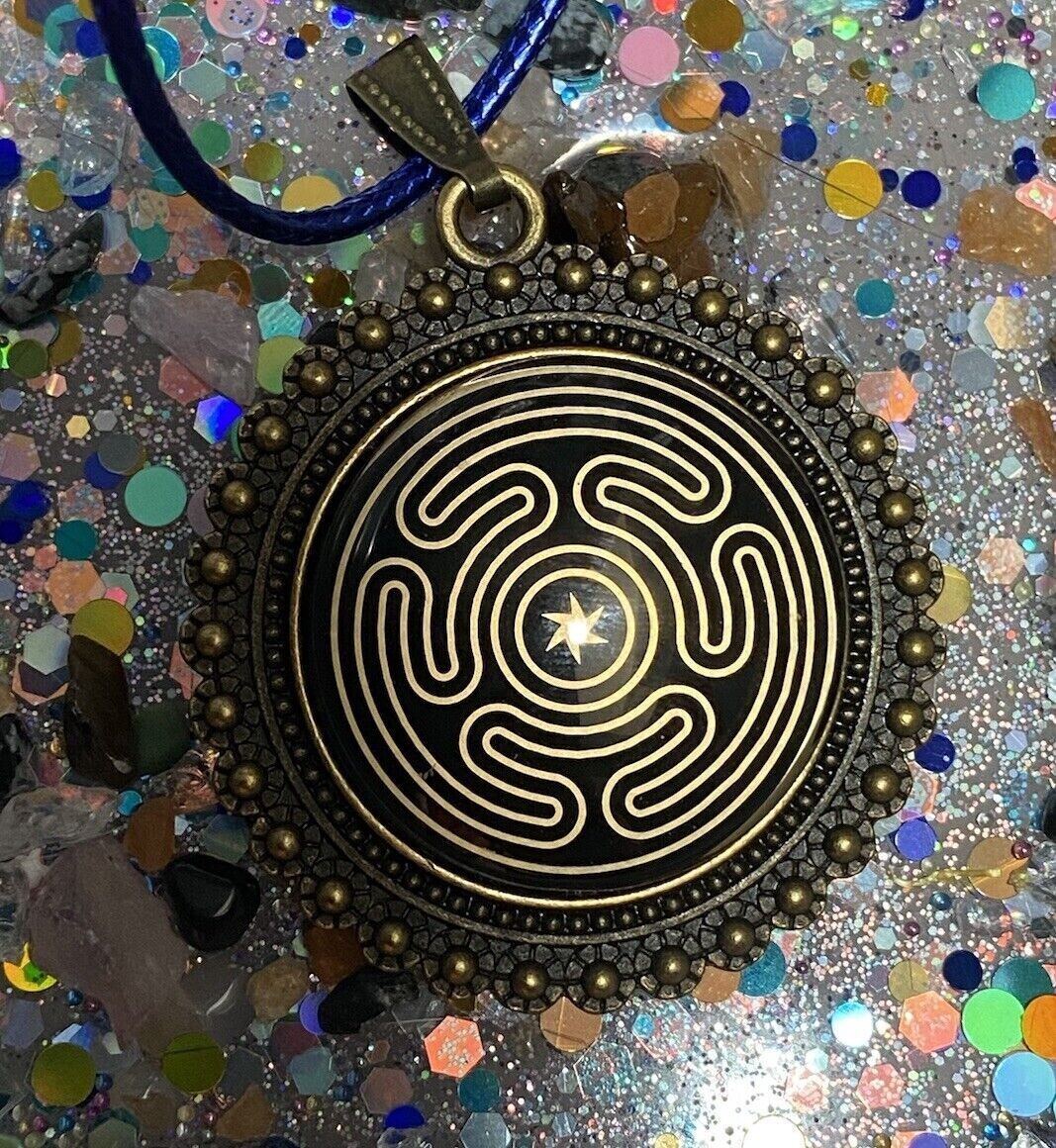 Amulett – bronzefarben, Hekathe Wheel, Disc (hinter Glas) in schwarz 25 mm, goldlegiert, kupferunterlegt – Produktansicht 1