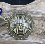 Amulett – bronzefarben, Hekathe Wheel, Disc (hinter Glas) in schwarz 25 mm, goldlegiert, kupferunterlegt – Produktansicht 1