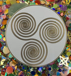 38 mm Disc 6er-Set – 6 Stück – 3fach Triskele – Fantasie Symbolik – goldlegiert – Produktansicht 7