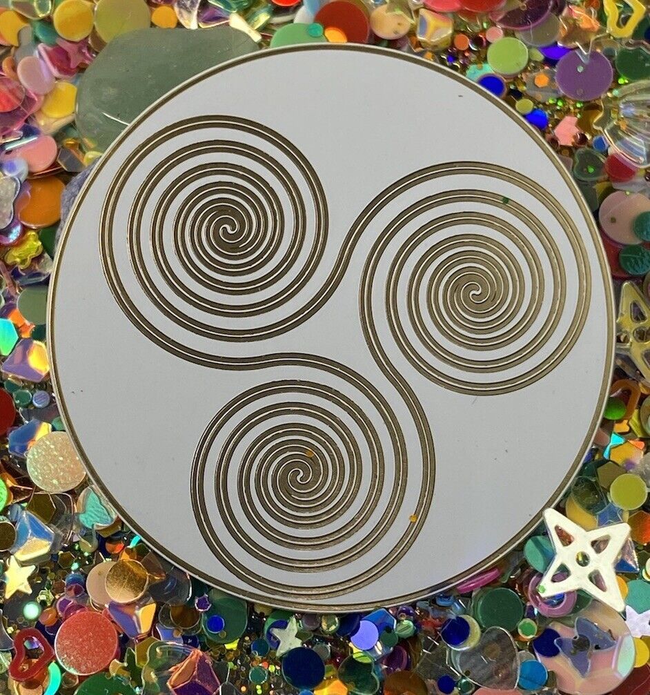 38 mm Disc 6er-Set – 6 Stück – 3fach Triskele – Fantasie Symbolik – goldlegiert – Produktansicht 7
