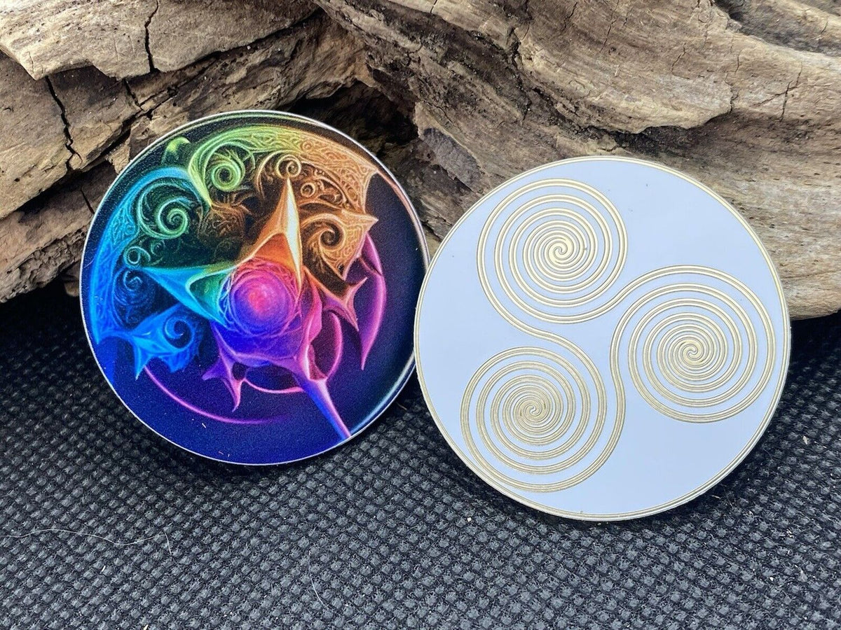 38 mm Disc 6er-Set – 6 Stück – 3fach Triskele – Fantasie Symbolik – goldlegiert – Produktansicht 10