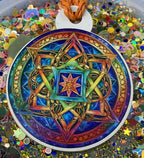 Amulett – Sri Yantra+ regenbogen Farbenden Lotus, doppelseitig, 1 Seite goldlegiert, kupferunterlegt – Produktansicht 1