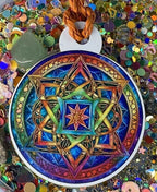 Amulett – Sri Yantra+ regenbogen Farbenden Lotus, doppelseitig, 1 Seite goldlegiert, kupferunterlegt – Produktansicht 1