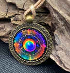 Amulett – bronzefarben, Portal mit Frequenz Muster, Disc in regenbogenfarbend 25 mm – Produktansicht 1
