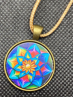 Amulett – Lotus – 25 mm / goldlegiert / bunt – Produktansicht 1